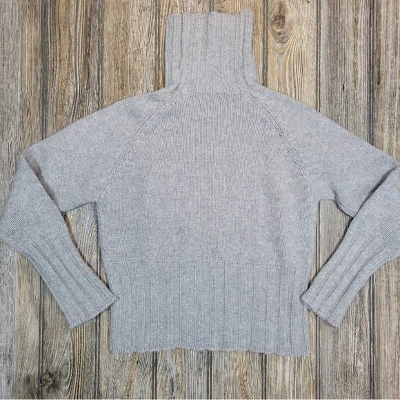 BP Studio Grey Turtleneck Sweater Medium - Picture 5 of 6